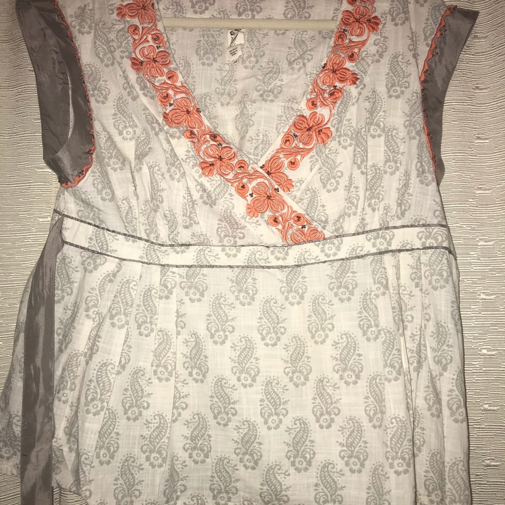 Top - Picture 2 of 5